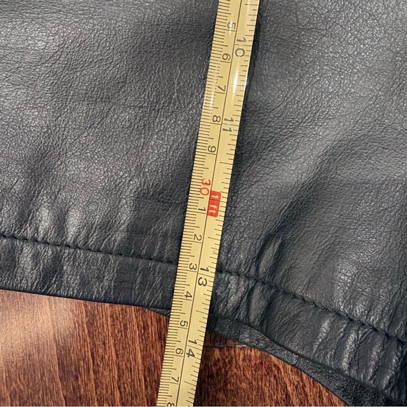 Vintage Women’s Black genuine leather shorts Chia Size 6 Classic 🔥Sexy Excellent - Picture 9 of 15